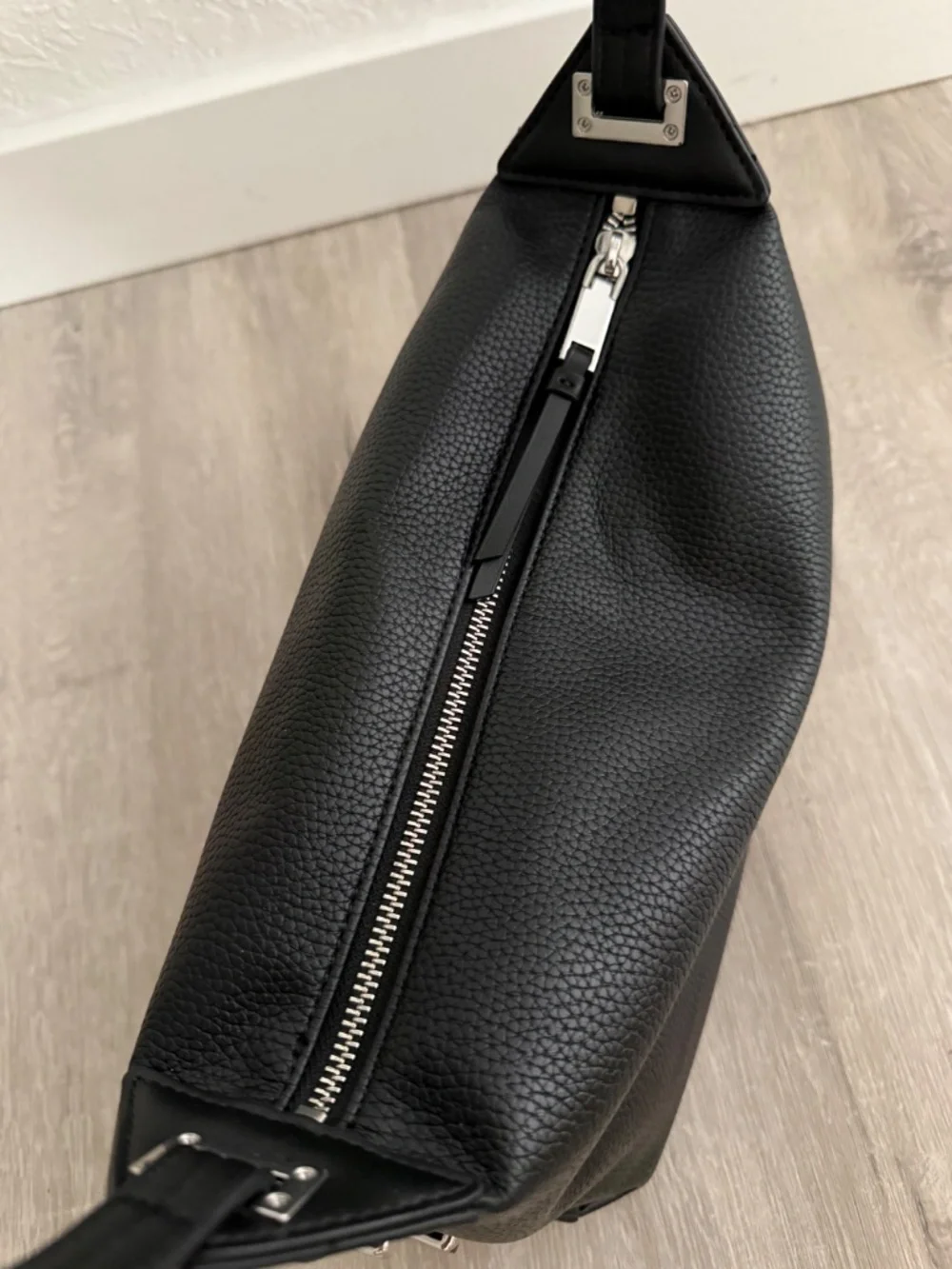 Calvin Klein Women’s Black pebbled Faux Leather Purse NWOT - Picture 9 of 15